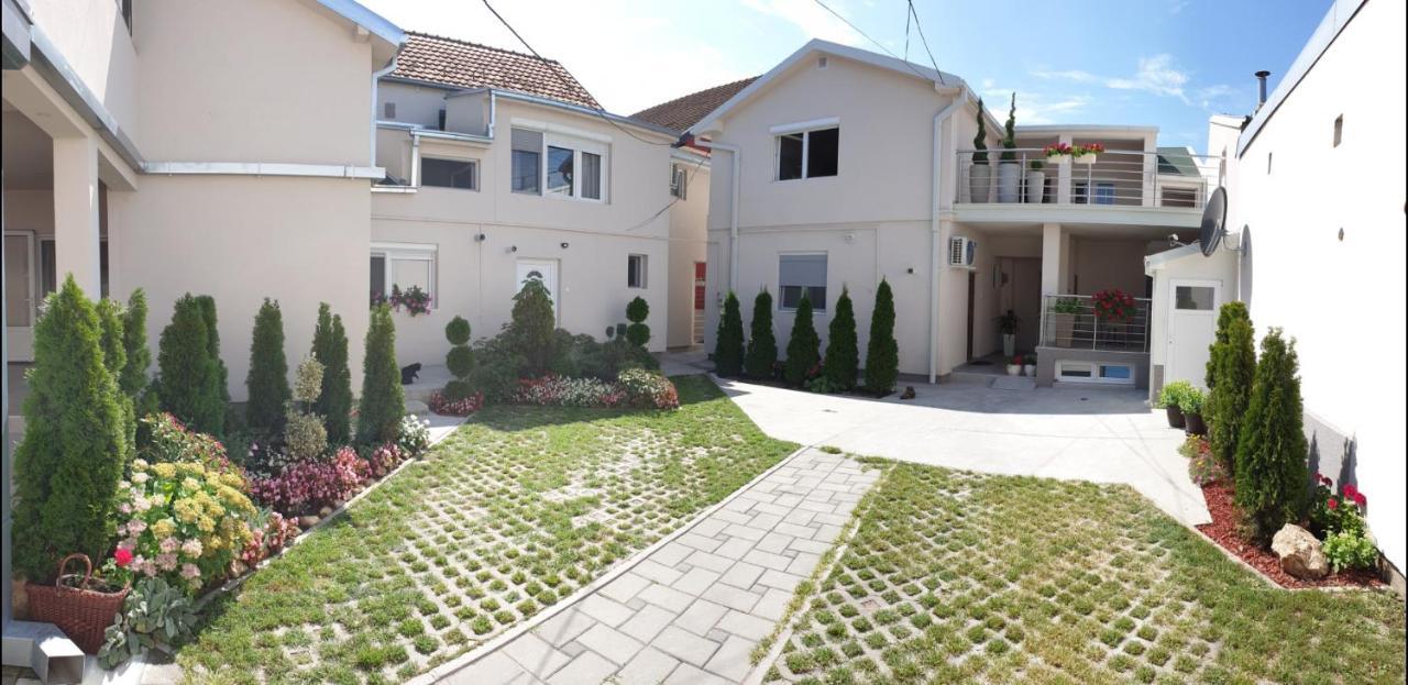 Lovely Private Flats Free Parking Novi Sad Bagian luar foto